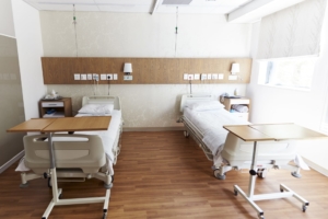 Beds In Empty Hospital Ward Krankenhausreinigung 3